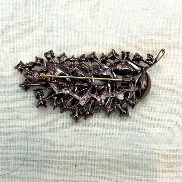 Elegant Multicolor Leaf Brooch - Picture 2 of 5